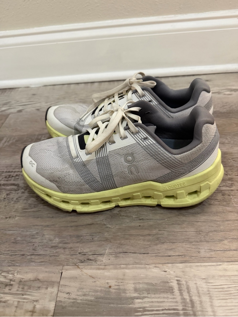 On Cloud Women Shoes